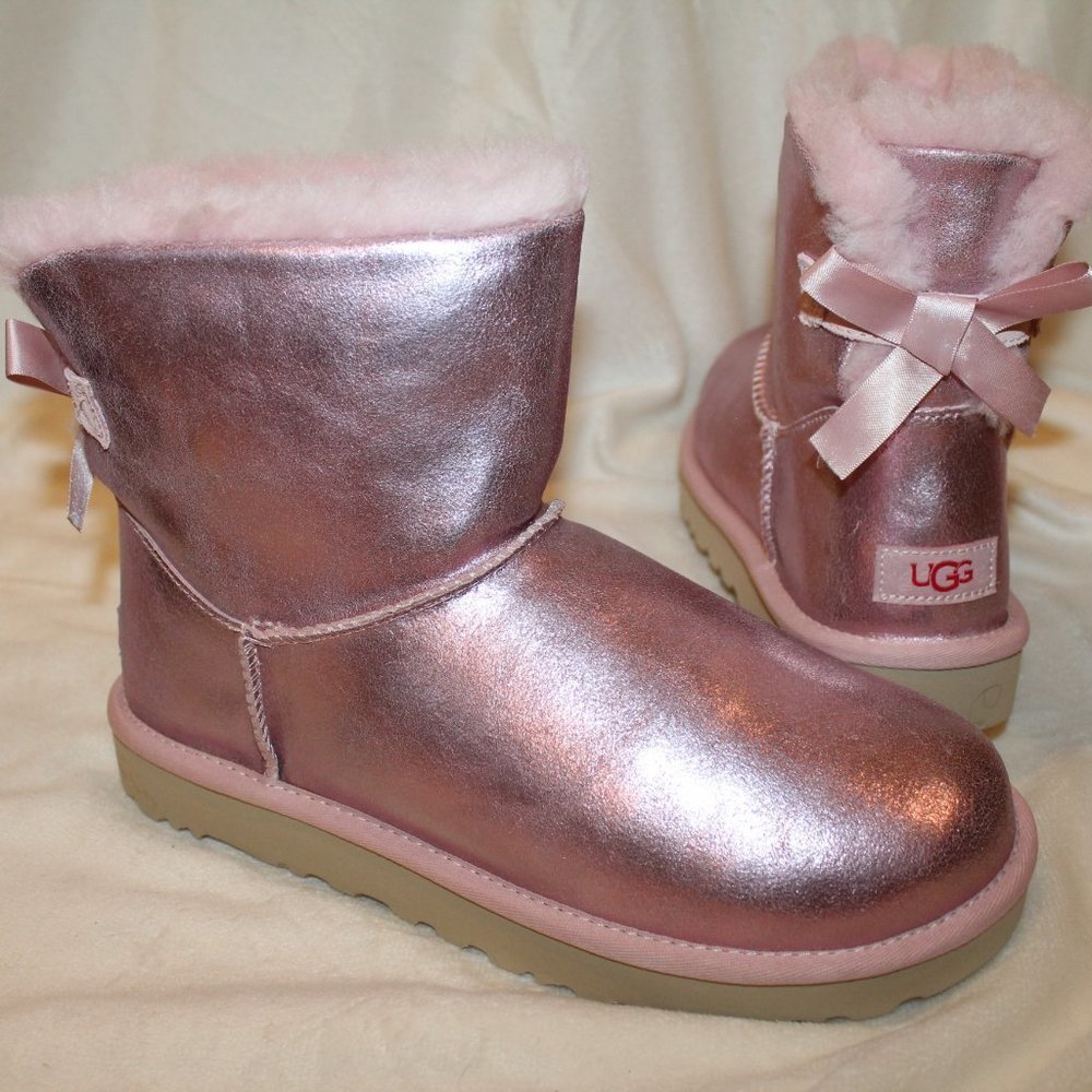 NIB UGG WOMEN'S GLISTEN METALLIC SHEARLING LINED MINI BAILEY BOW BOOTS PINK